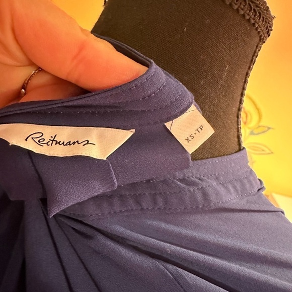 Blouse vneck from Reitmans woman's size XS - Picture 6 of 7